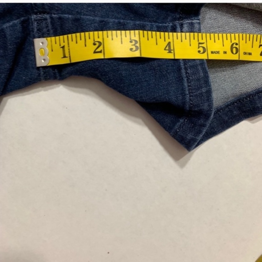 Levi’s Dark Wash Denim Shorts Size 4 Mid Rise Classic Blue Jean Shorts - Picture 6 of 7